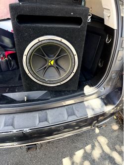 Kicker comp 12” in very good condition in a ported vented box