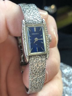 Petite ladies fine seiko watch. Silver blue face! Nice!