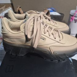 Sz 8.5 Cardi B x Reebok 