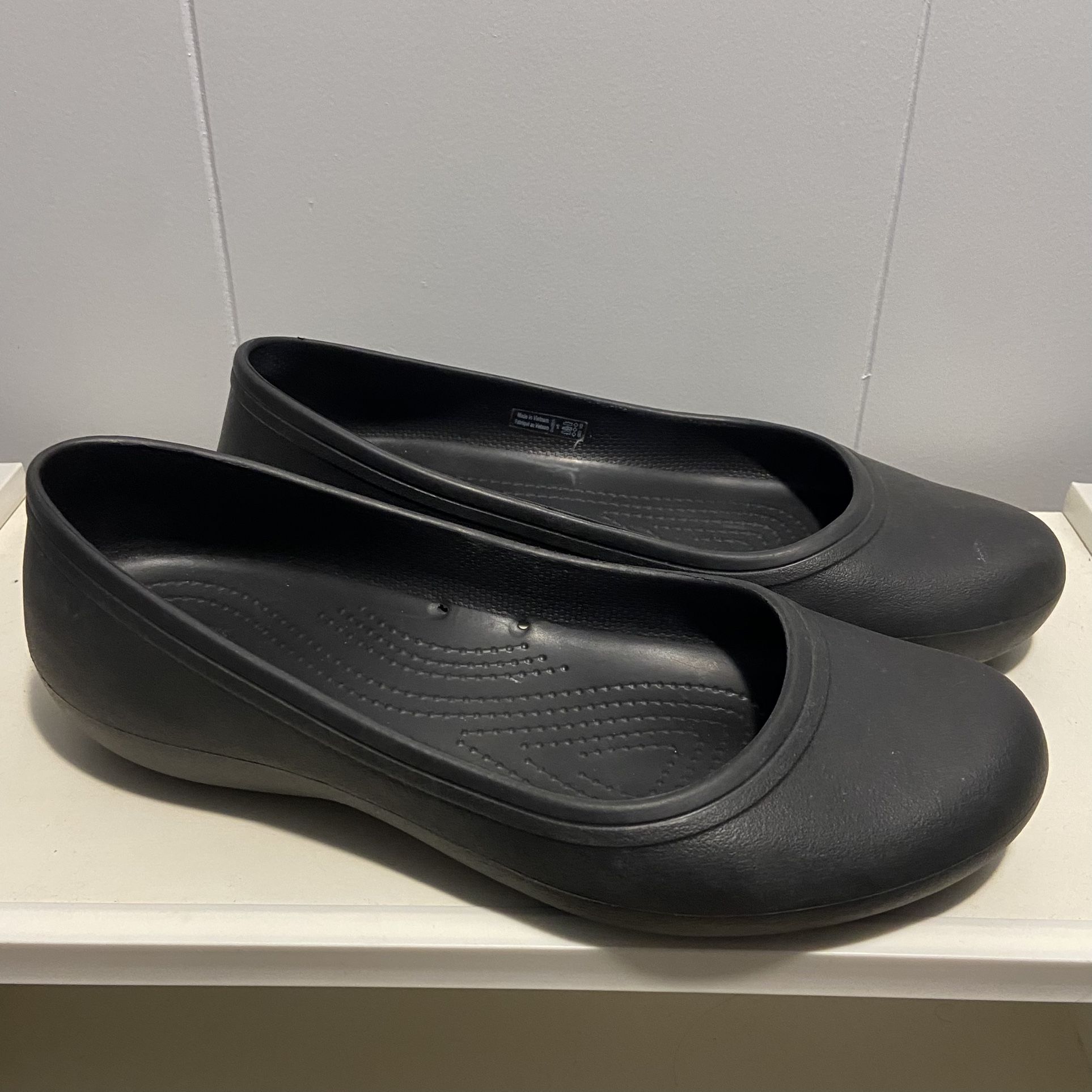 Crocs Women's at Work Flat size 8