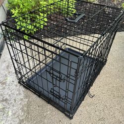 Black Metal Dog Crate With 2 Doors, Tray And Handle! In Excellent Shape!!  24x17x17”