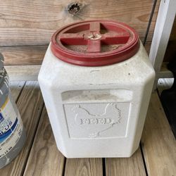 Feed Container 