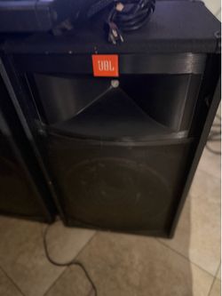 Yamaha EMX5000-12 Powered Mixer with JBL Speakers TR series 125 made in USA