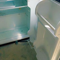 Mini Fridge 