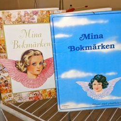 X2 VINTAGE COLLECTABLE MINA BOKMARKEN ALBUM MED PLASTFICKOR FORLAGET KARNAN AB HELSINGBORG 909002 SWEDEN  BOOKS 