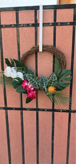 New with tags tropical floral wreath indoor/outdoor