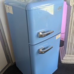 Retro Mini Fridge 