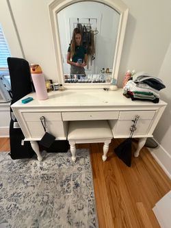 White vanity with mirror and stool