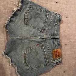 Women’s Levi’s Jeans Shorts Waist Size 27