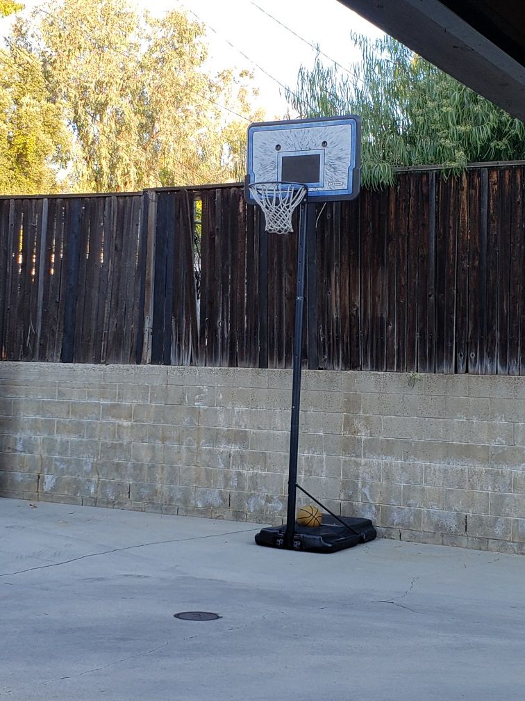 Basketball hoop-- Portable and adjustable