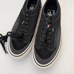 NEW VANS MENS SIZE 9