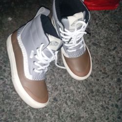 Girl Vans Boots (Brand New( Size 6- 1/2 