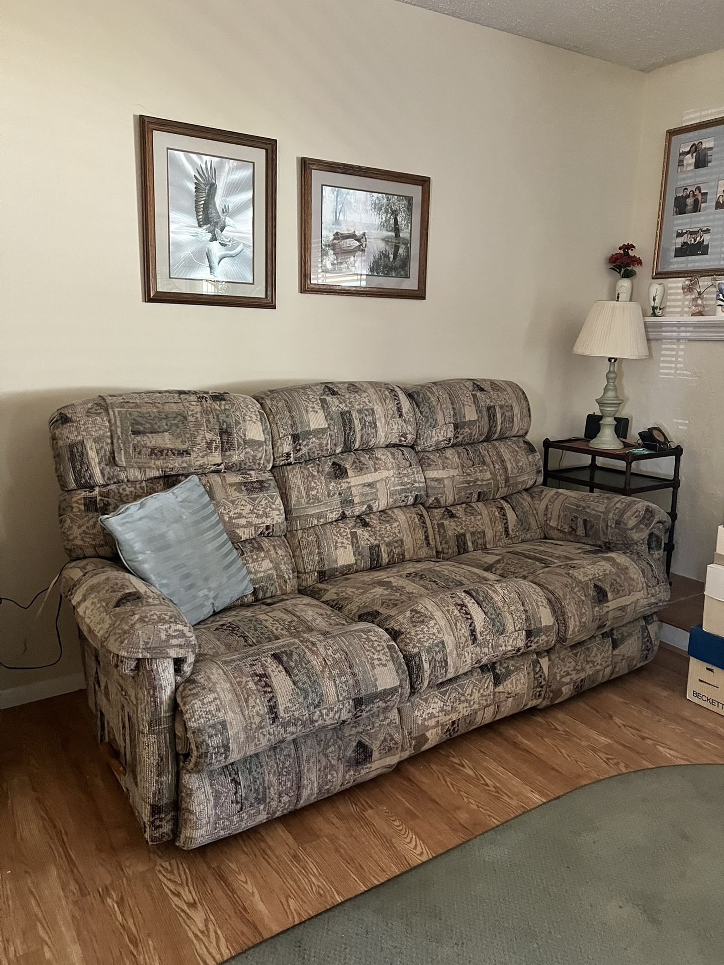 Sofa / Recliner