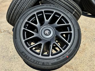 (4) SET 2026 Tesla Model 3 18” Photon Wheels All Season Michelin 235/45/18 100 % TREAD SENSORS 