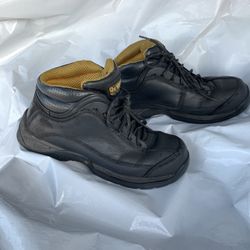 Dewalt men's work boots, size 8.5, black, with steel toe. Good condition.