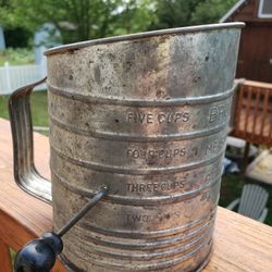 Vintage Bromwell’s 3 Cup Flour Measuring Sifter Metal with Wood Knob on Crank

