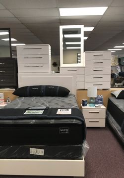 New queen bedroom group