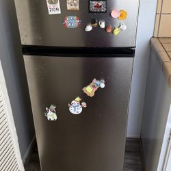 Vissani 7.1 cu. ft. Top Freezer Refrigerator in Stainless Steel Look