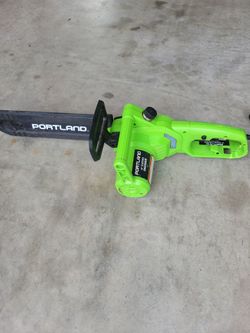 Electric chain saw works