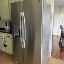 Refrigerator excellent working condition