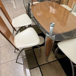 Nice Table with 6 chairs