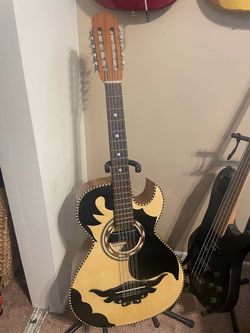bajo quinto with pick up