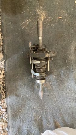 1986 Toyota 4x4  (5speed  Transmission Parts) Pickup And 4 Runner.for Parts Only 2nd Gear Has A Missing Tooth.everything You Se In Picture Is What You