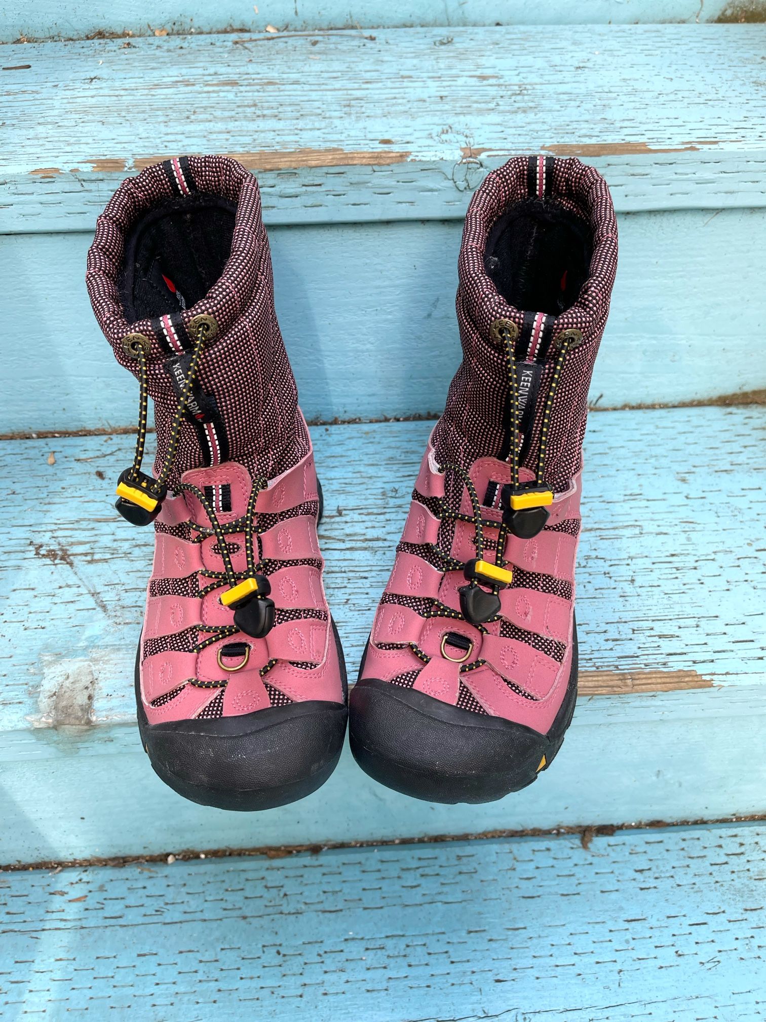 Keen waterproof pink snow hiking shellback boots big kids US5