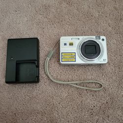 Used Sony DSC W150 digital Camera 8.1 Megapixel Carl Zeiss Lens