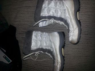 Like new boots size 7...