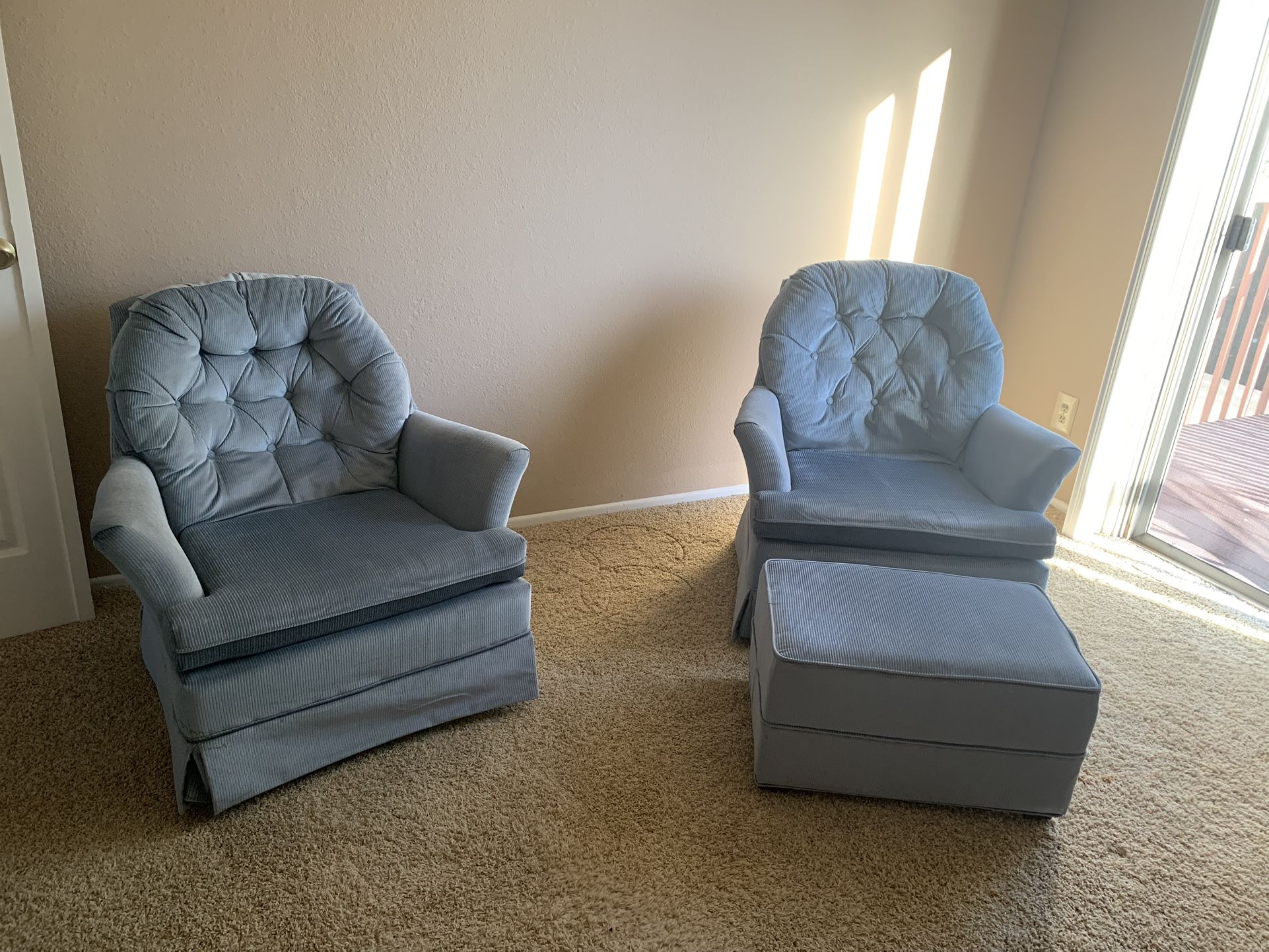Set Of 2 Lounge Chairs with Ottoman