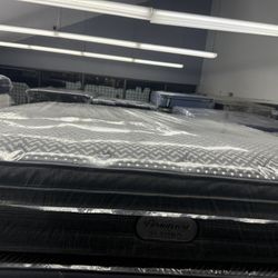 KING SIZE SIMMONS BEAUTYREST BEYOND (PLUSH) PILLOW TOP MATTRESS & BOX SPRINGS BED SET