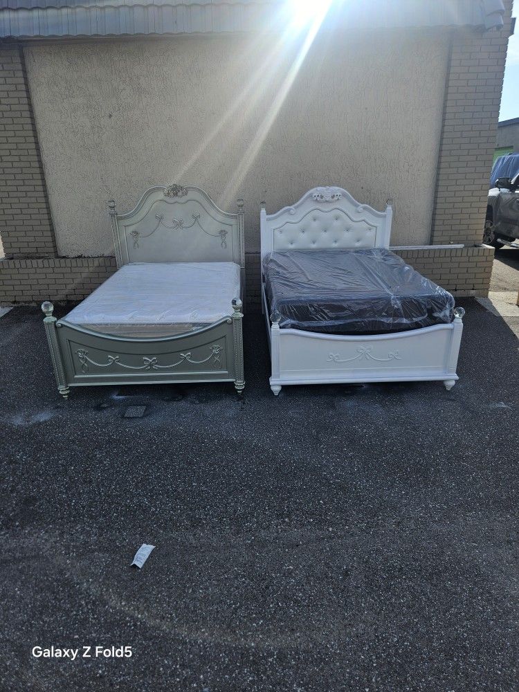 White Full Size Solid Wood Disney Princess Bed Frame With Brand New Full Size Plush Memory Foam Casper Mattress And Box Spring In Plastics