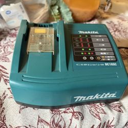 Makita Charger