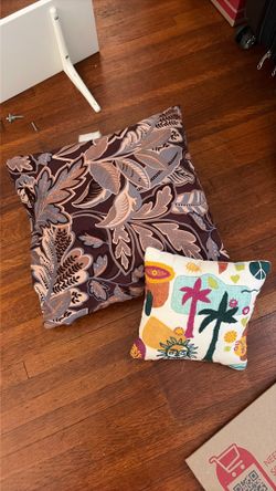 Set of decorative pillows