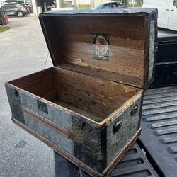 Vintage Antique 1800’s Wooden Steamer Trunk Chest! All original! Wear consistent with age  30x16x18in