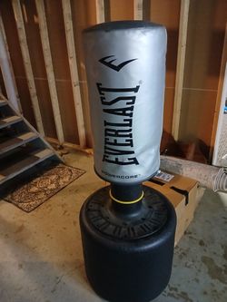 Everlast Standing Punching Bag