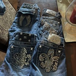 Two Pair Miss Me Are A Size 28, One Pair OMiss Me Are Size 26 and One Pair Are Size 27 … The True Religious Are A Size 28. Justice  14/16 Leather 8