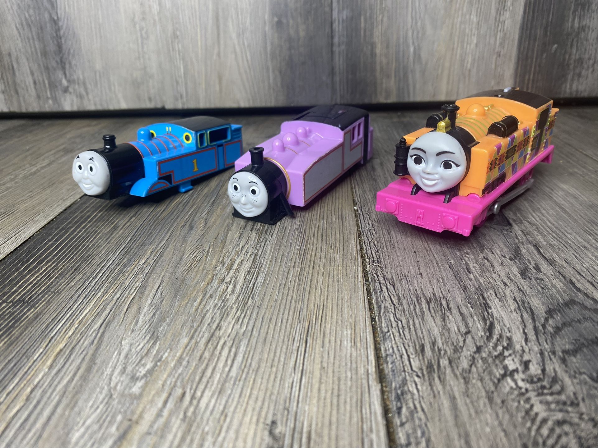 Thomas & Friends Trackmaster Hyper Glow In The Dark Nia & Rosie Thomas Shells