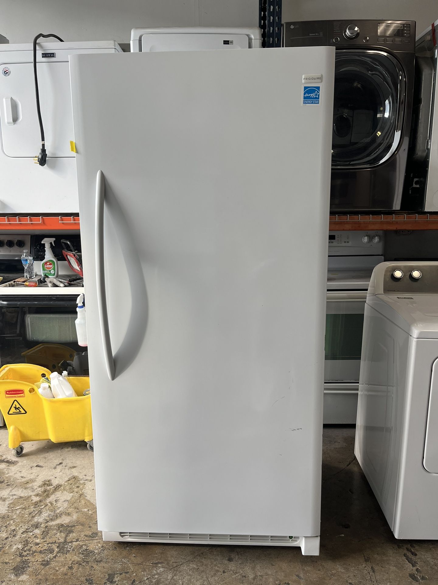 FRIGIDAIRE UPRIGHT FREEZER