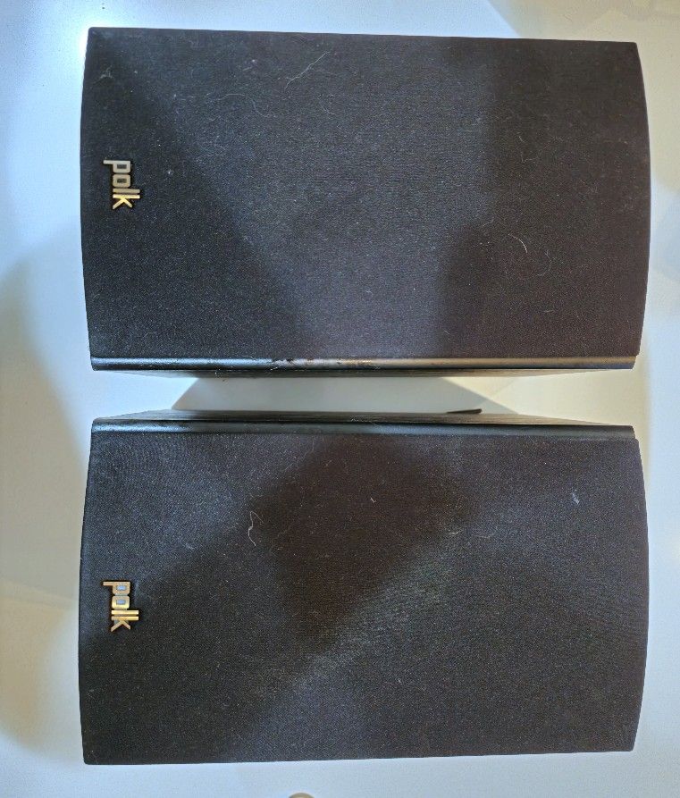 Polk T15 Bookshelf Speakers - Good Condition