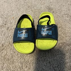 Little boy nike sandals Size 8c