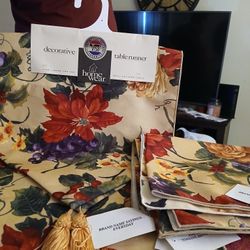 Table Runners And 6 Place Mats Brand New 15.00