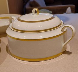 Mikasa Covered Casserole Dish