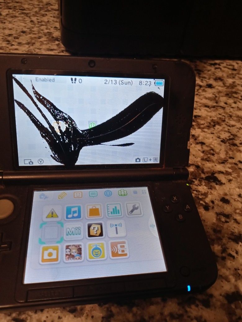 Nintendo 3ds XL. Broken Screen Working Console