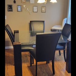 Dining Room Table & 4 Chairs 