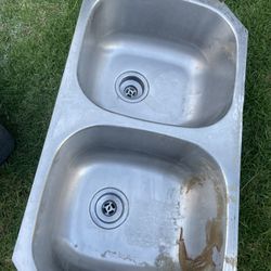 2 Kitchen Sinks
