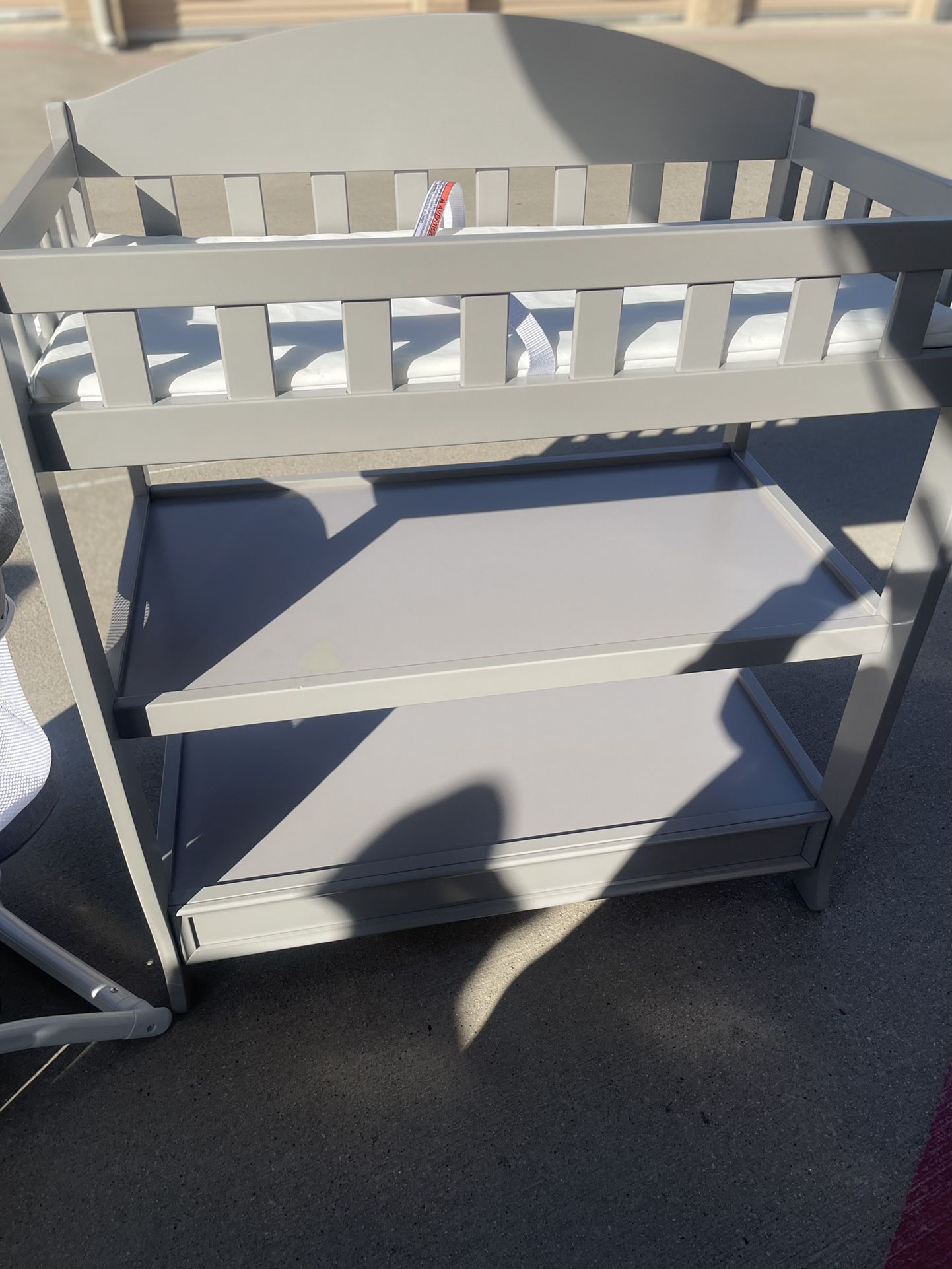 Changing Table And Bassinet 
