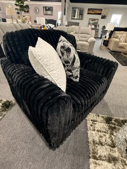 ACCENT CHAIR