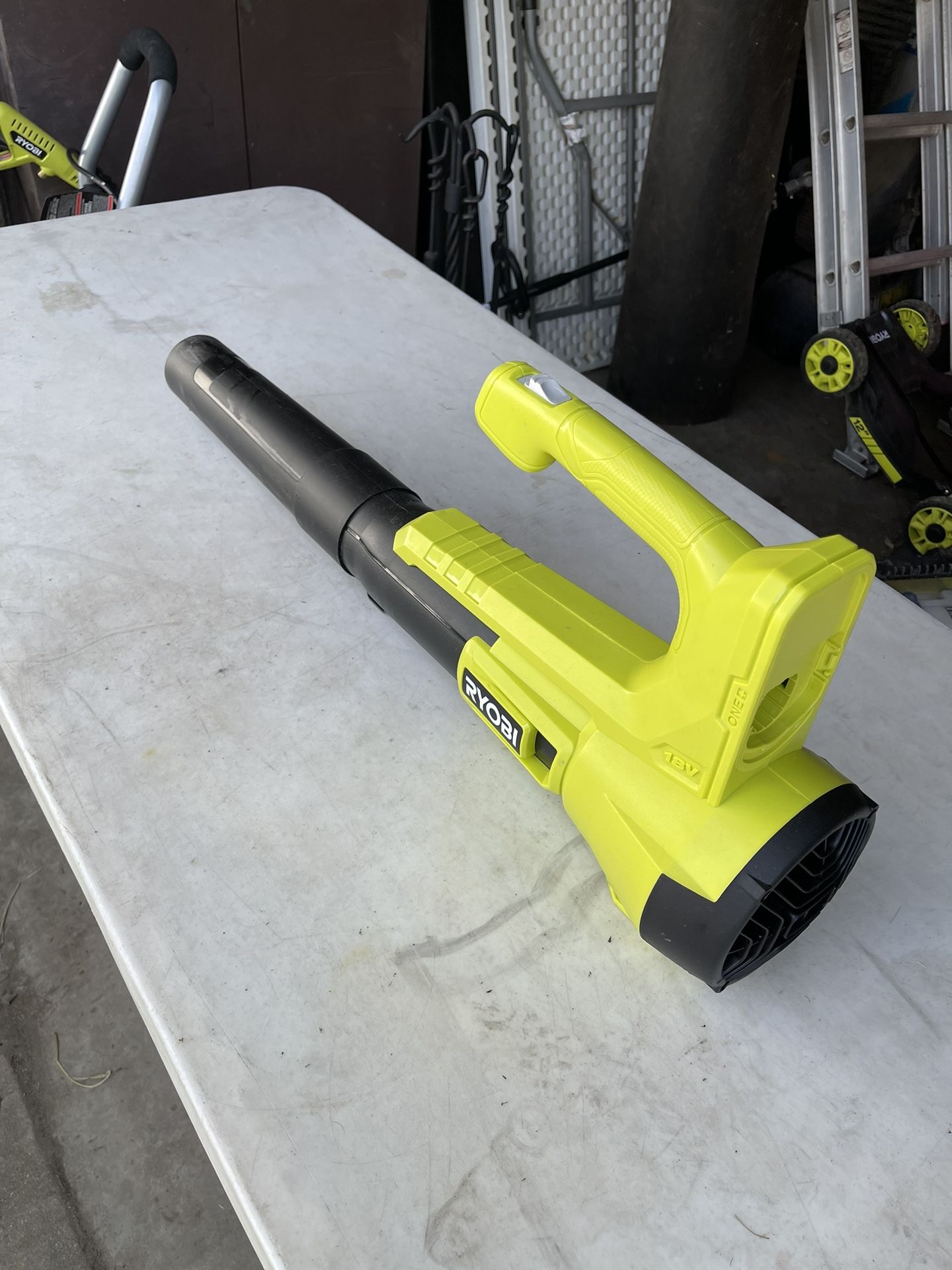 RYOBI 18V 90 MPH 250 CFM  Leaf Blower 